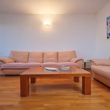 Apartment Fuer 6 Personen Ca- 120 M² In Split- Dalmatien - Gespanschaft Split-dalmatie By Interhome Split