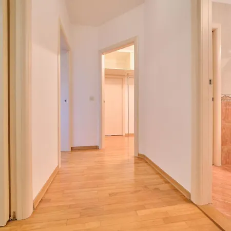 Apartment Fuer 6 Personen Ca- 120 M² In Split- Dalmatien - Gespanschaft Split-dalmatie By Interhome *