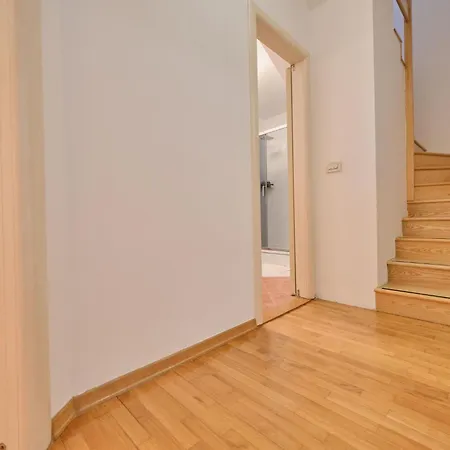 Apartment Apartment Fuer 6 Personen Ca- 120 M² In Split- Dalmatien - Gespanschaft Split-Dalmatie By Interhome