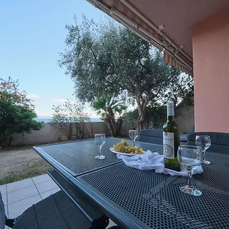 Apartment Fuer 6 Personen Ca- 120 M² In Split- Dalmatien - Gespanschaft Split-Dalmatie By Interhome