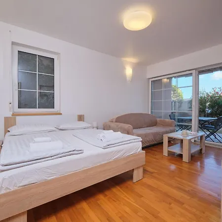 Apartment Fuer 6 Personen Ca- 120 M² In Split- Dalmatien - Gespanschaft Split-dalmatie By Interhome *