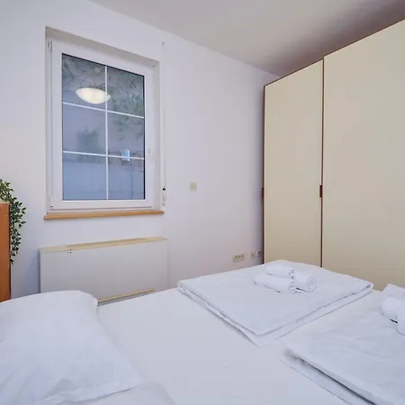 Apartment Fuer 6 Personen Ca- 120 M² In Split- Dalmatien - Gespanschaft Split-dalmatie By Interhome *